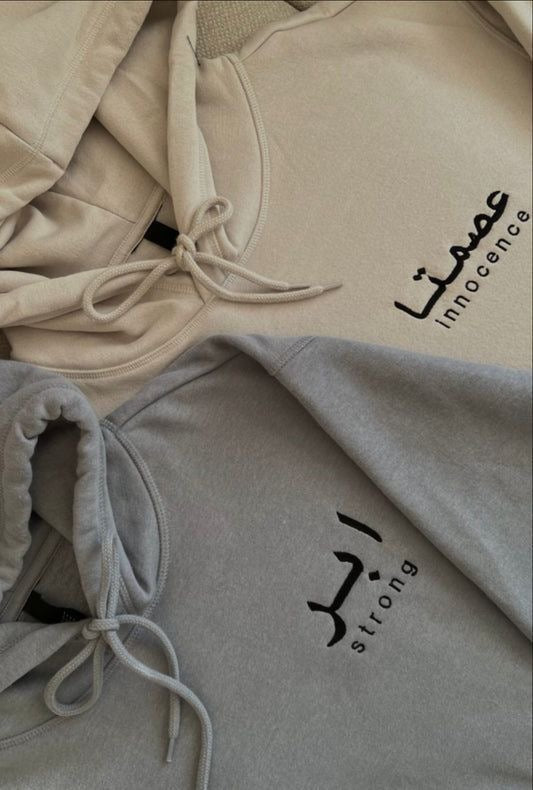 Arabische Schrift Strong Innocence Couple Design Pullover