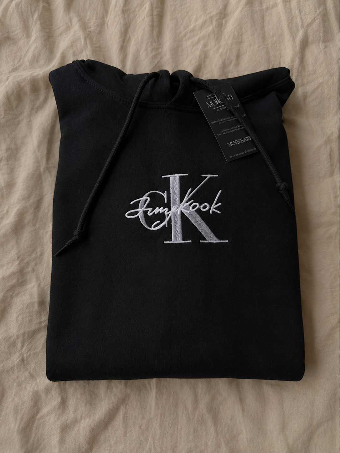 BTS CK x Jung Kook Bestickter Pullover