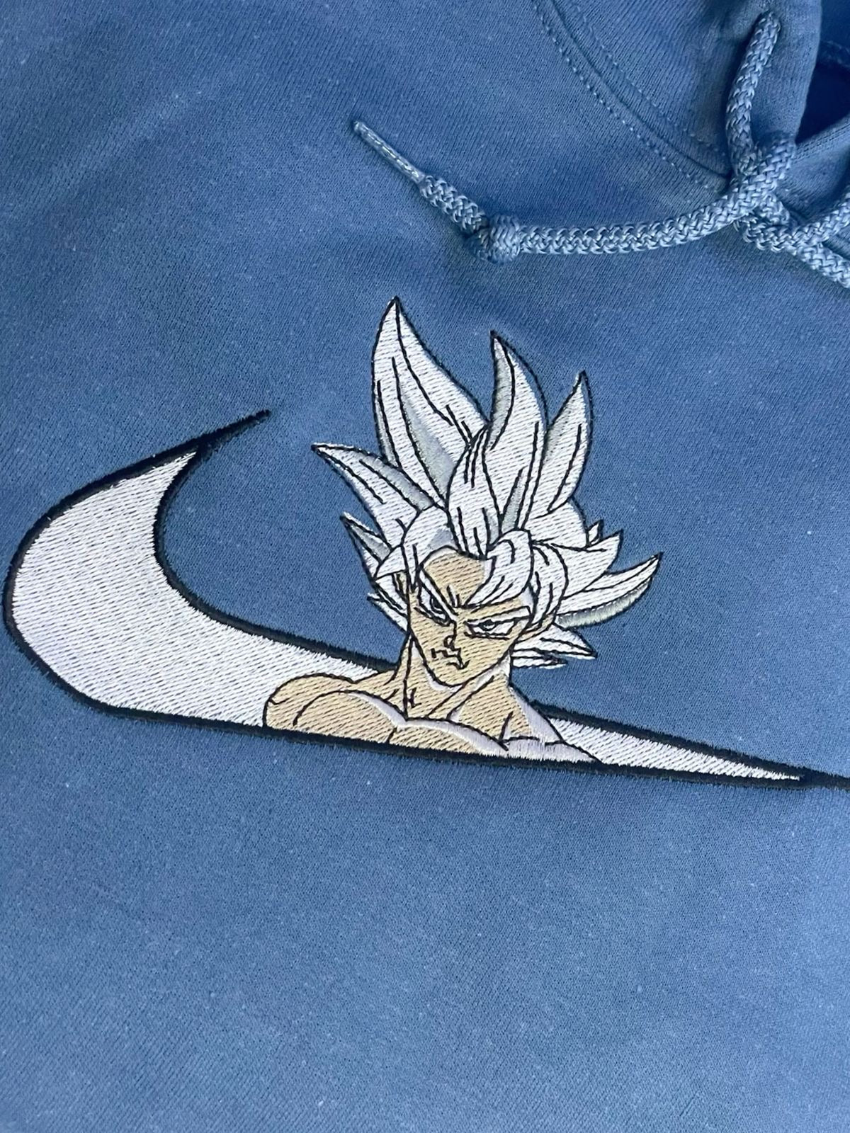Anime Bestickter Pullover