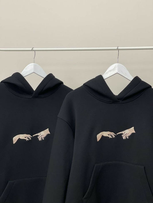 Pullover „Die Erschaffung Adams“ – Zwei Hände Stickerei | Michelangelo Inspired Streetwear
